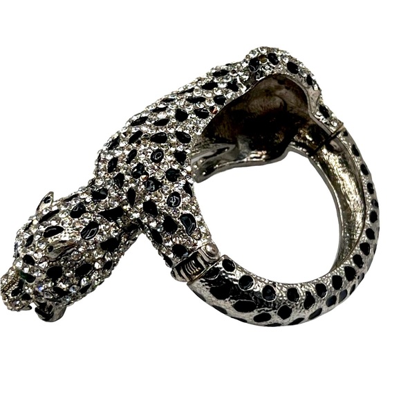 Luxurious Panther Bracelet With Green Eyes & Sparkling Crystals - Picture 5 of 7